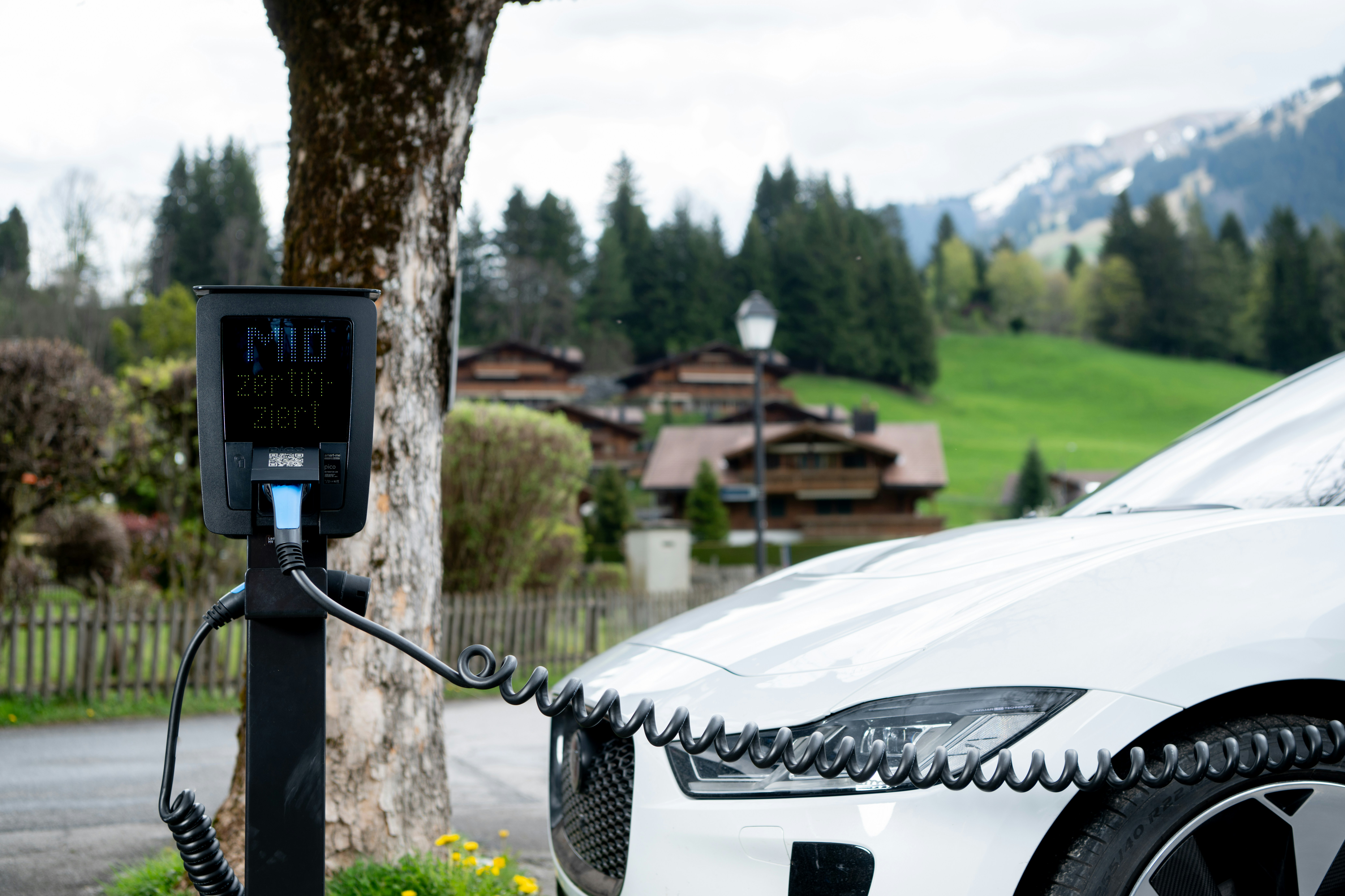 Elektrische auto tijdens een vakantierit